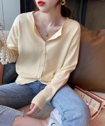 Round-neck single-breasted knitted cardigan