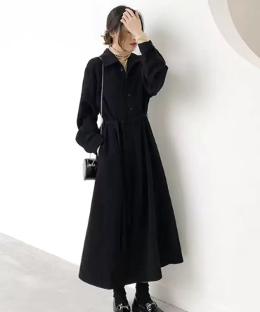 Waist-tight shirt dress with lace