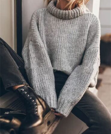 High-necked loose knitwear