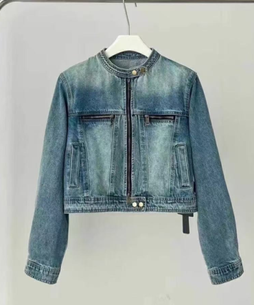 Short round-neck denim jacket
