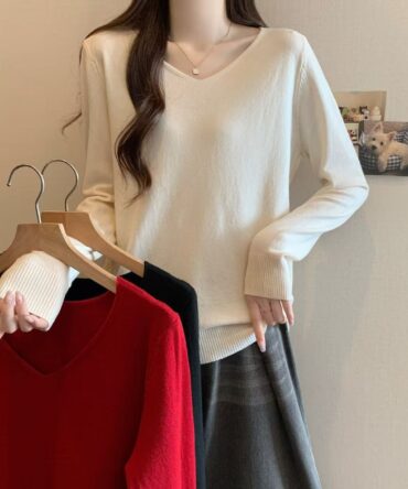 V-neck long-sleeved knitwear