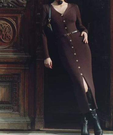 V-neck single-breasted slit knitted dress