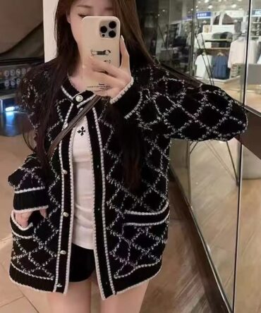 Diamond-patterned knitted cardigan