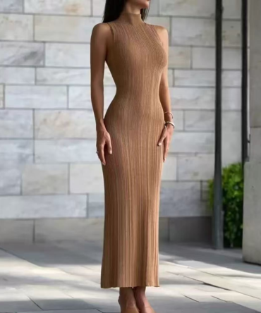 High-necked sleeveless knitted dress