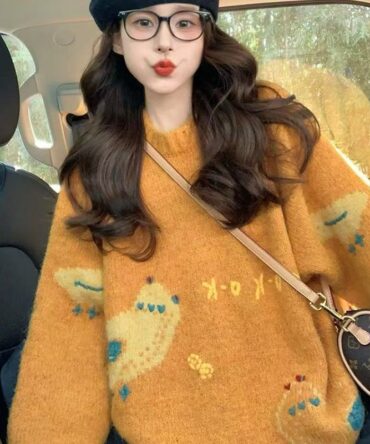 Patterned round-neck sweater