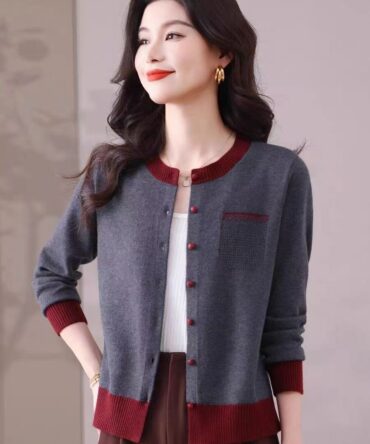 Contrasting round-neck knitted cardigan