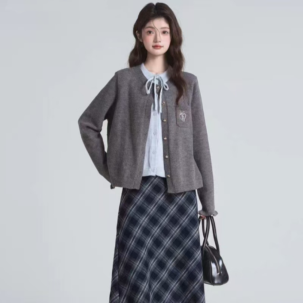 Round-neck embroidered knitted cardigan - 图片 4