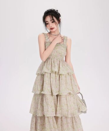 Broken flower suspender cake dress