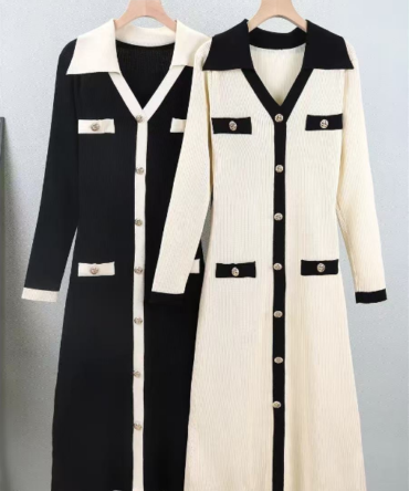 Contrasting color lapel knitted dress
