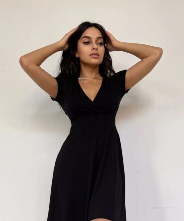 Ribbed V-neck short-sleeved dress