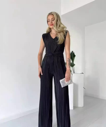 V-neck pleated one-piece wide-leg trousers