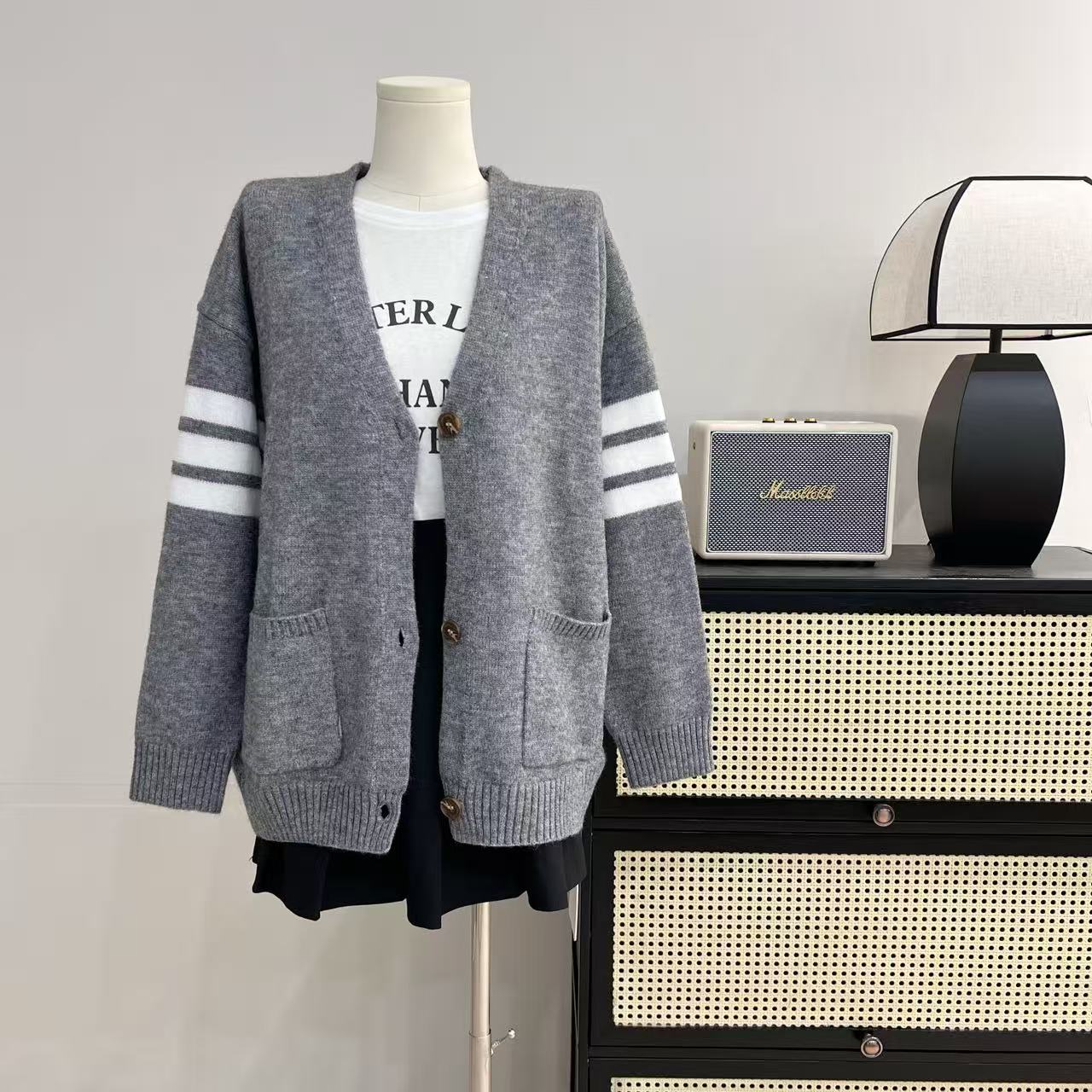 Striped decoration V-neck knitted cardigan - 图片 4