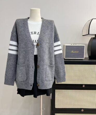 Striped decoration V-neck knitted cardigan