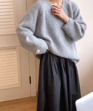 Loose round-neck sweater
