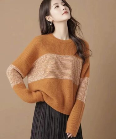Contrast striped round-neck sweater
