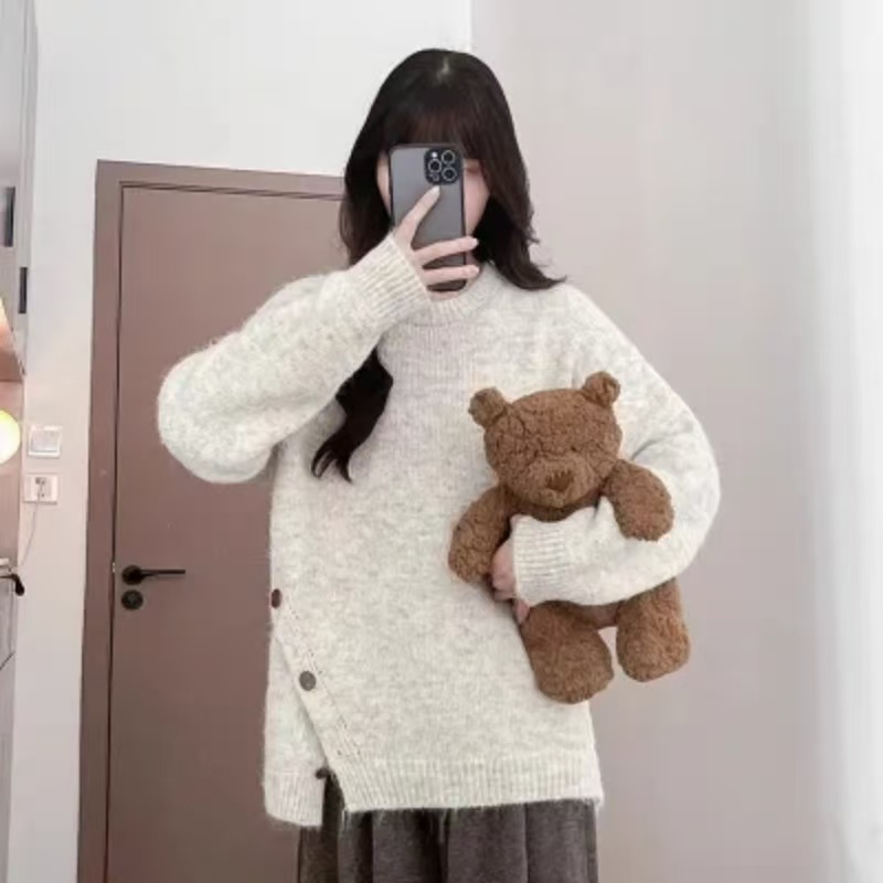 Round-neck sweater with side button decoration - 图片 5