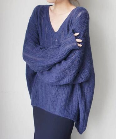 V-neck loose knitwear
