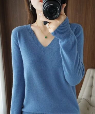 V-neck knitwear