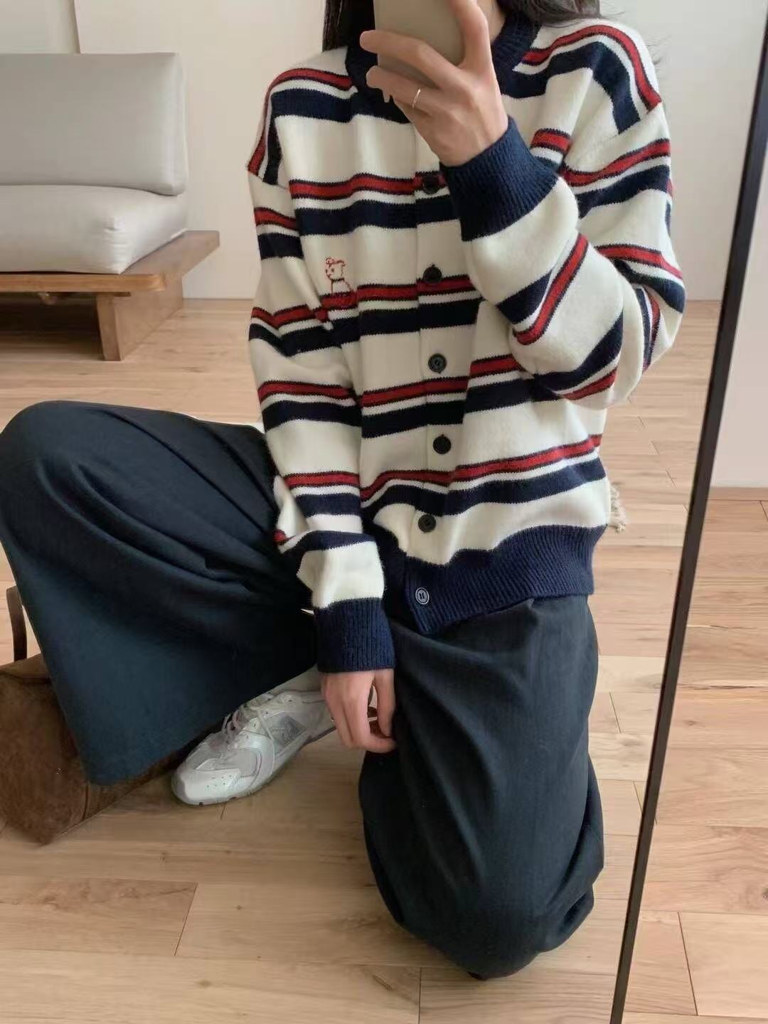 Striped embroidered round-neck knitted cardigan - 图片 4