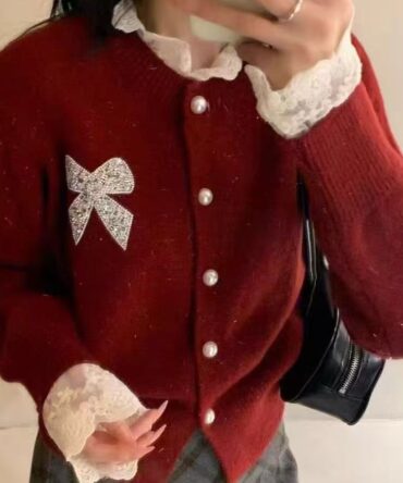 Bow-decorated round-neck knitted cardigan