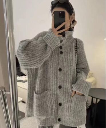 High-necked button-knitted cardigan
