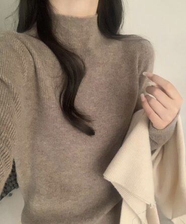 Half-high collar knitwear