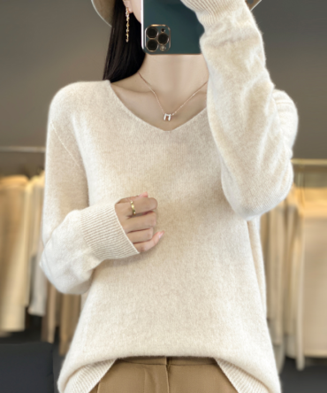 V-neck loose knitwear