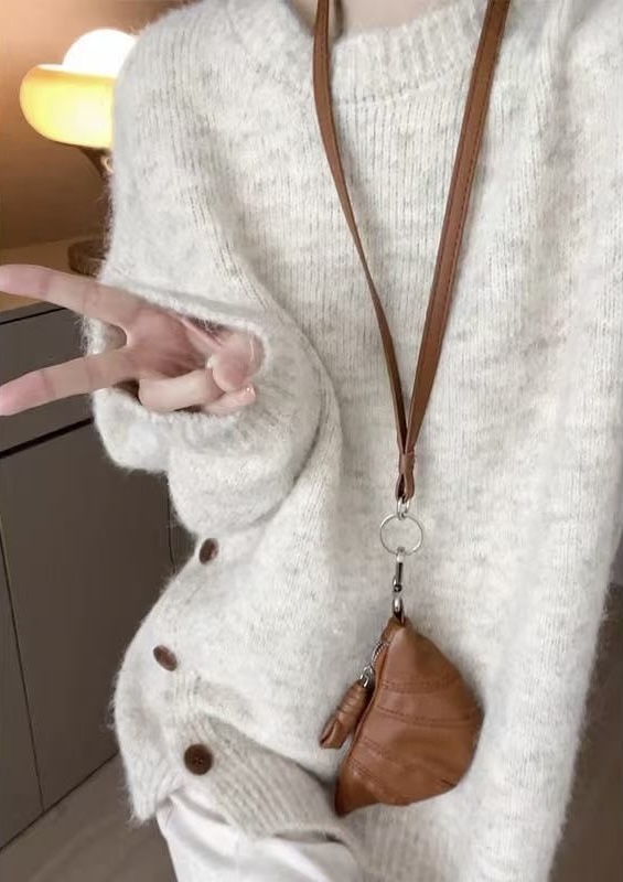 Round-neck sweater with side button decoration - 图片 2